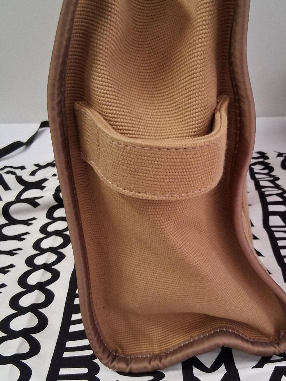 Marc Jacobs The Large Traveler Tote – Camel/Tan (Style M0017048-230) – New - Picture 5 of 10